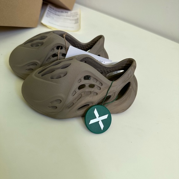 Adidas YZY FOAM RNR INFANT - Picture 4 of 5